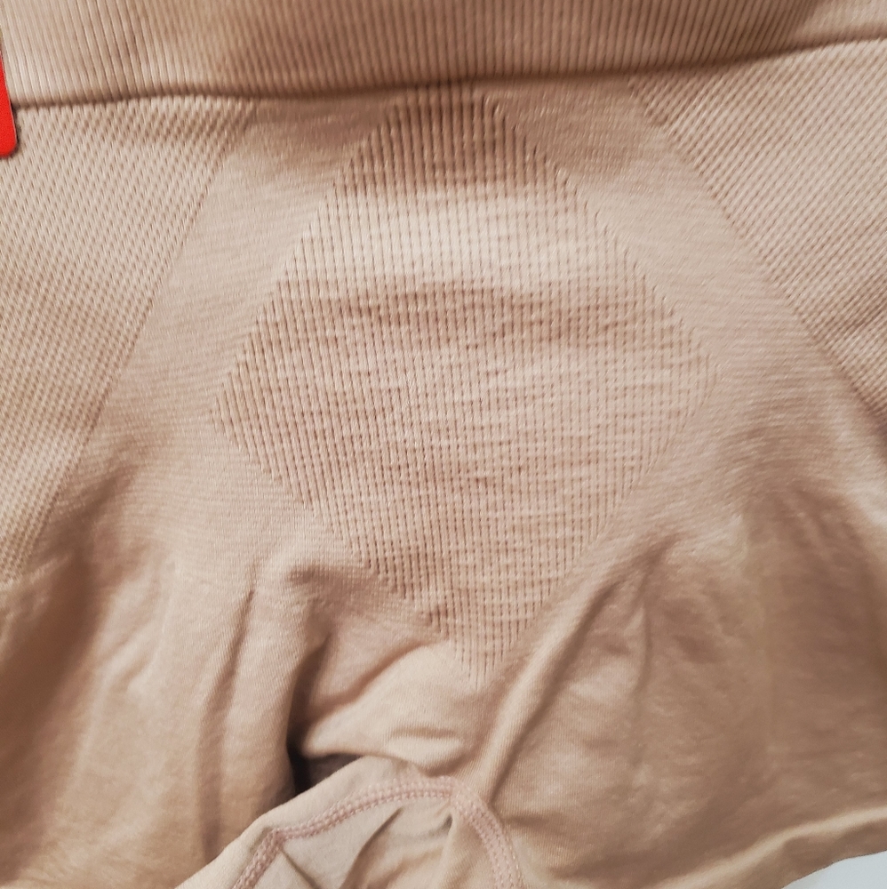 NWT 3PK Skinnygirl Shaping Seamless Shorts; Szs L & M; Tames your Tummy; $35 - Picture 3 of 8
